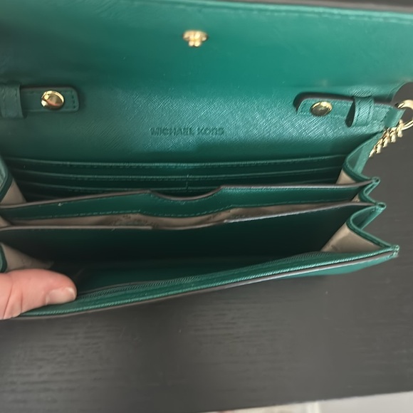 Emerald green Michael Kors crossbody - Picture 2 of 3